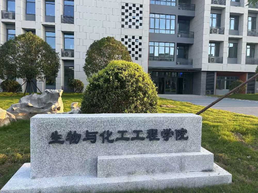 秭归县扬州职业大学体育场高杆灯项目